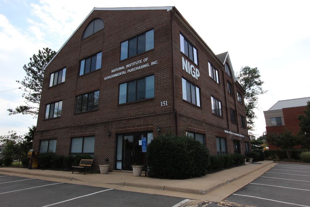 151 Spring St, Herndon, VA 20170